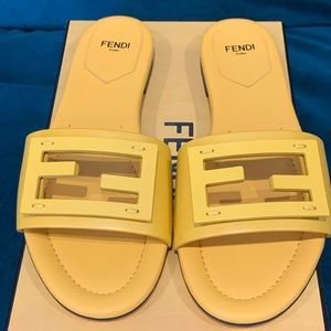 SOLD-Fendi slide sandals size 38